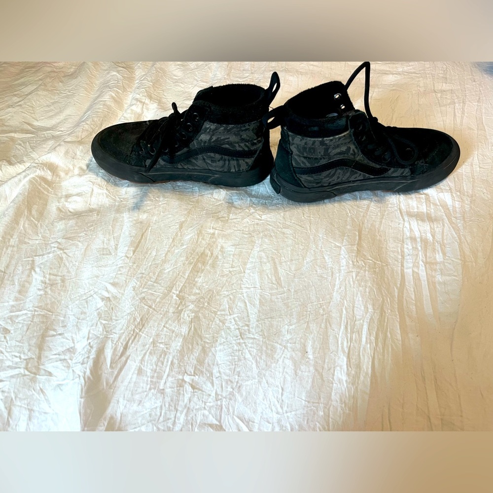 Vans Kids Boy Shoes:KIDS CAMO SK8 HI MTE SHOE BLACK